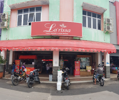 toko kue bolu lapis dan tart di GARUT